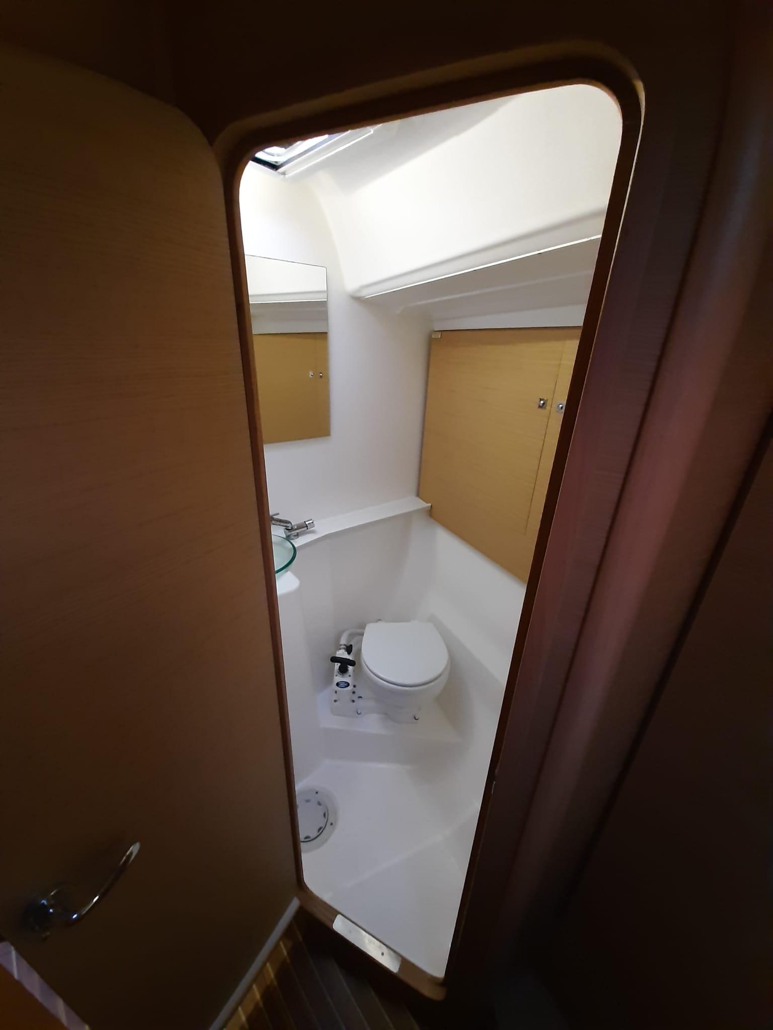 Dufour 460 GL, picture 9