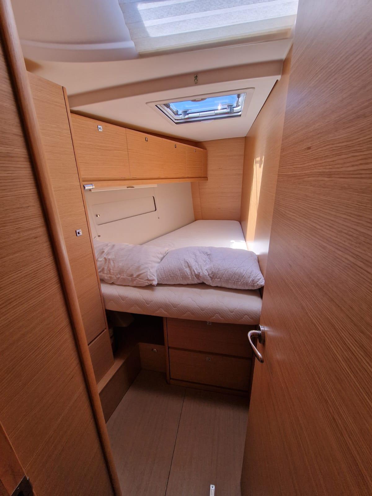 Dufour 520 GL, picture 5