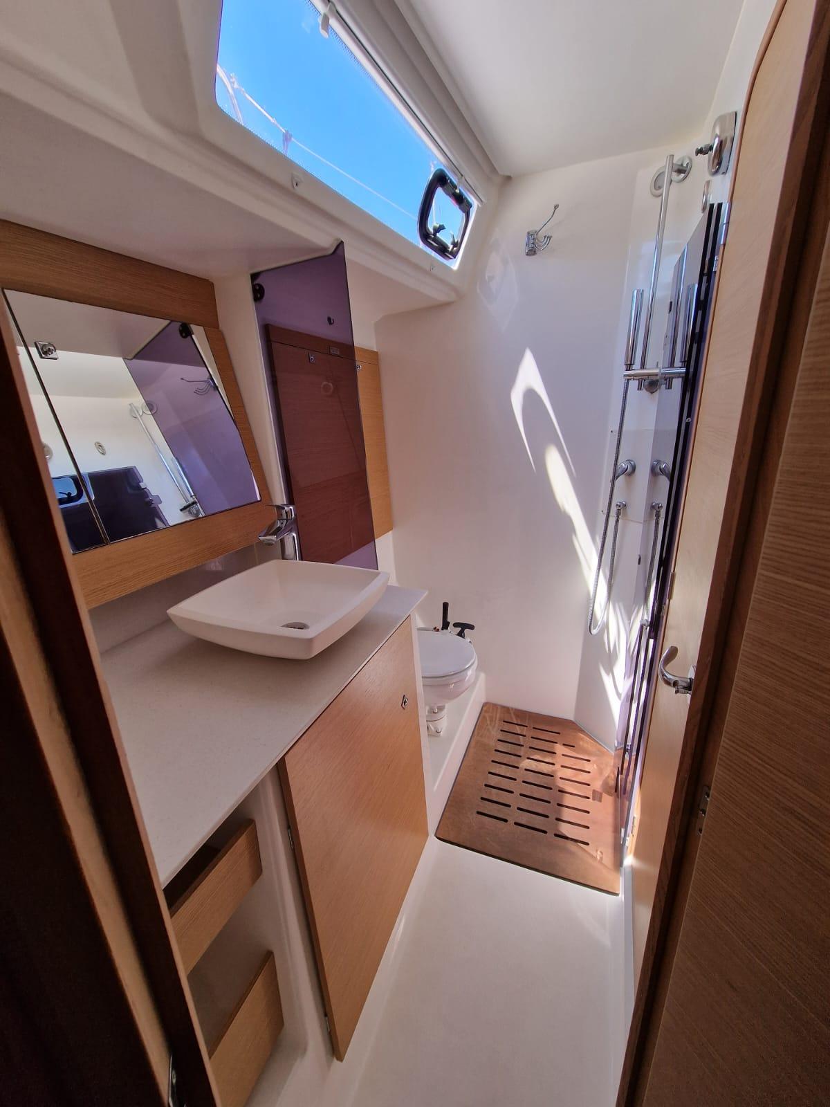 Dufour 520 GL, picture 10