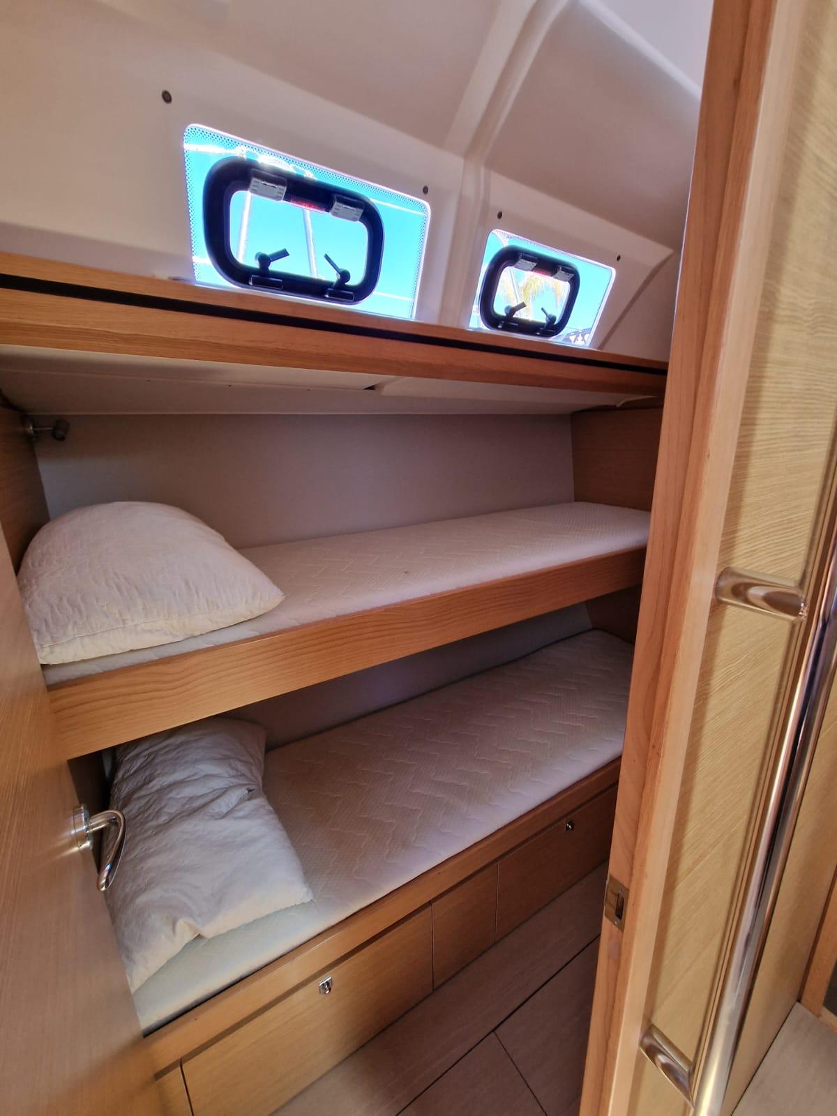 Dufour 520 GL, picture 7