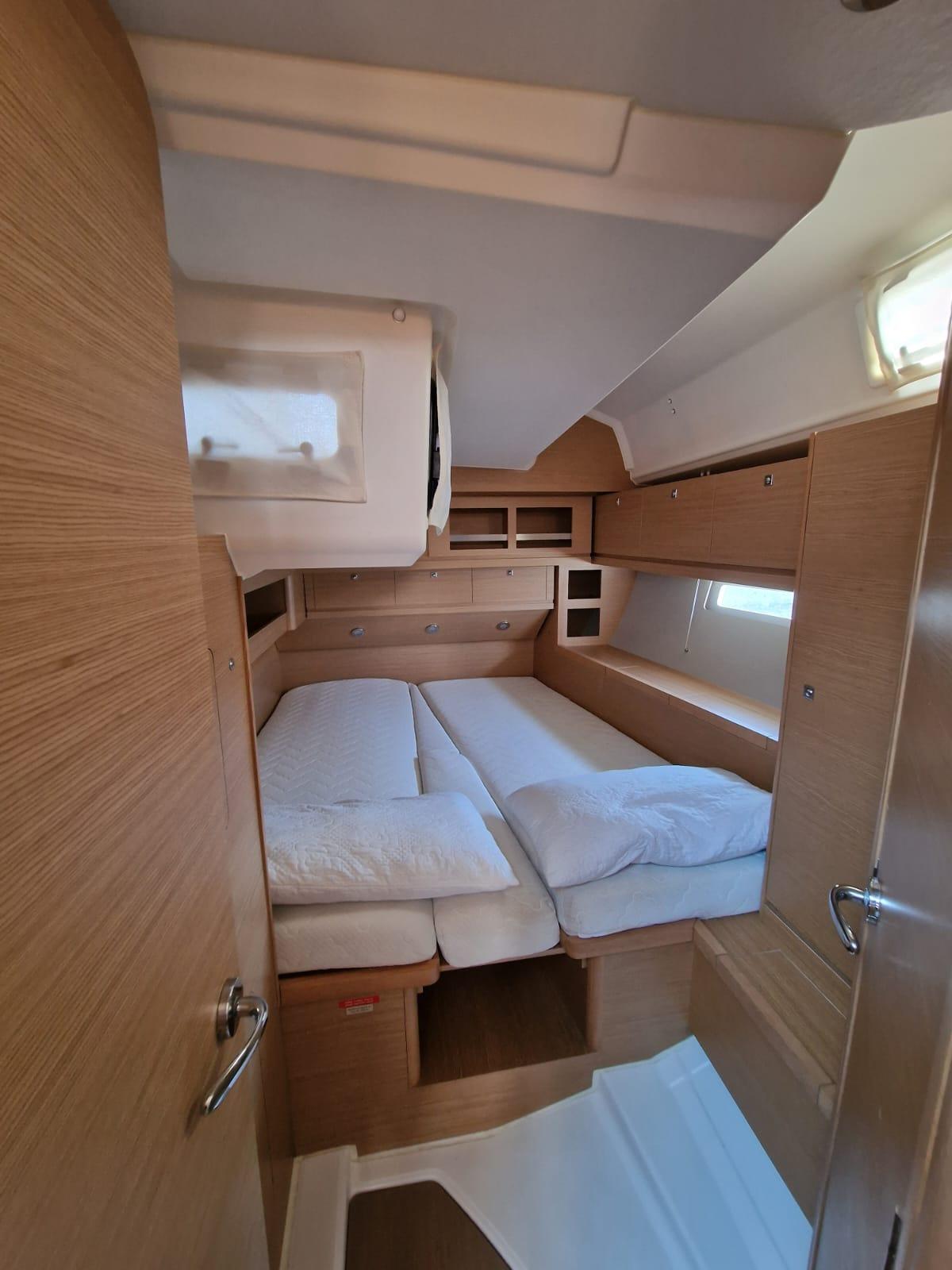 Dufour 520 GL, picture 6