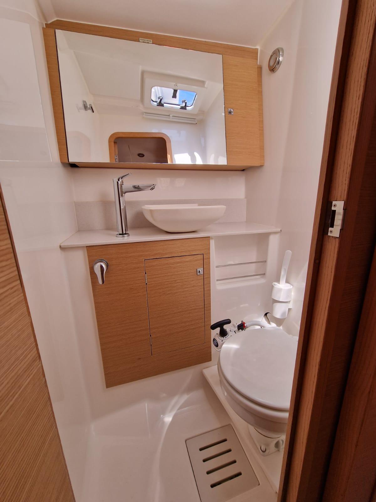 Dufour 520 GL, picture 8