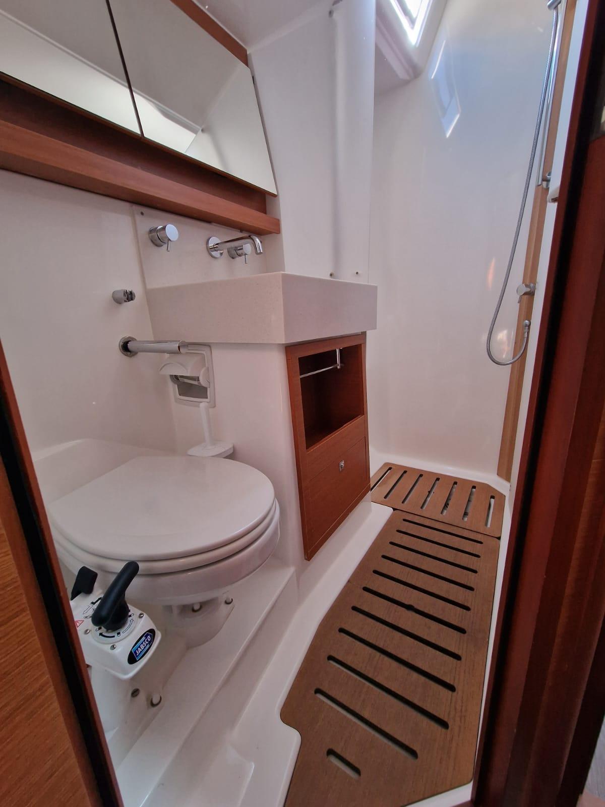 Dufour 530, picture 15