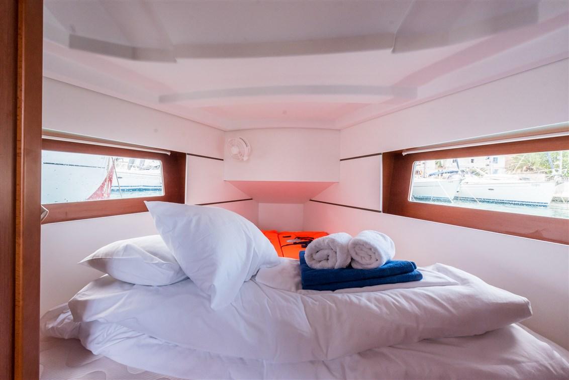 Oceanis 35.1, picture 13