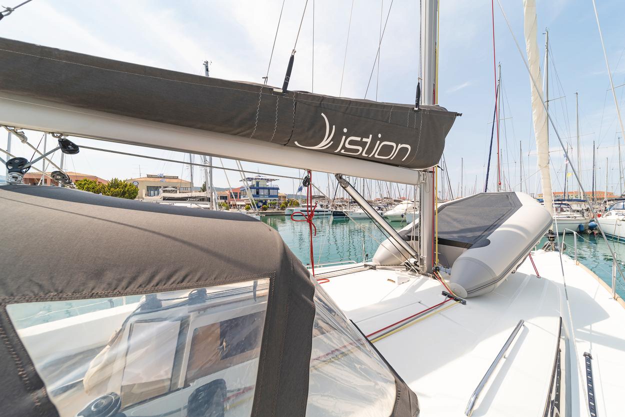 Oceanis 38.1, picture 11