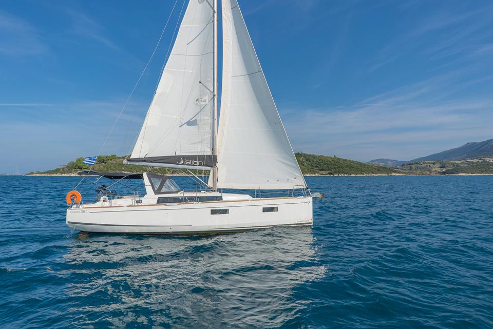 Oceanis 38.1, picture 5