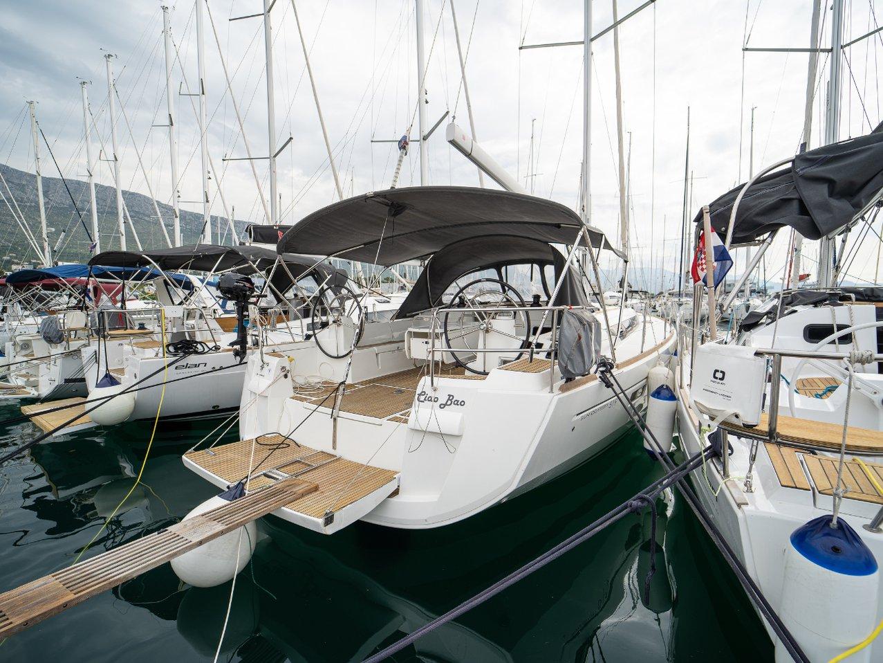 Sun Odyssey 519 - 5 cab., picture 3