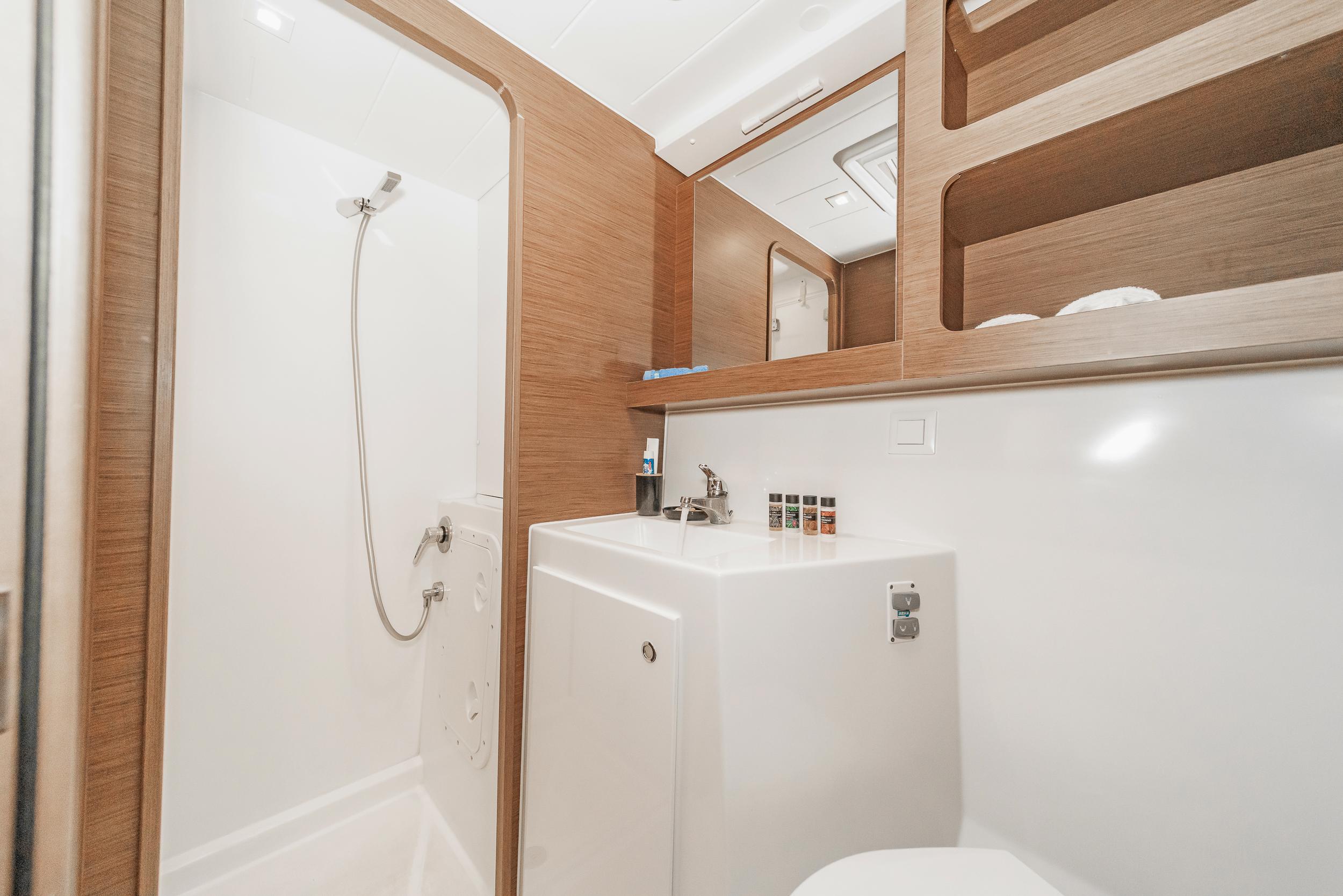 Lagoon 42 - 4 + 2 cab., picture 24