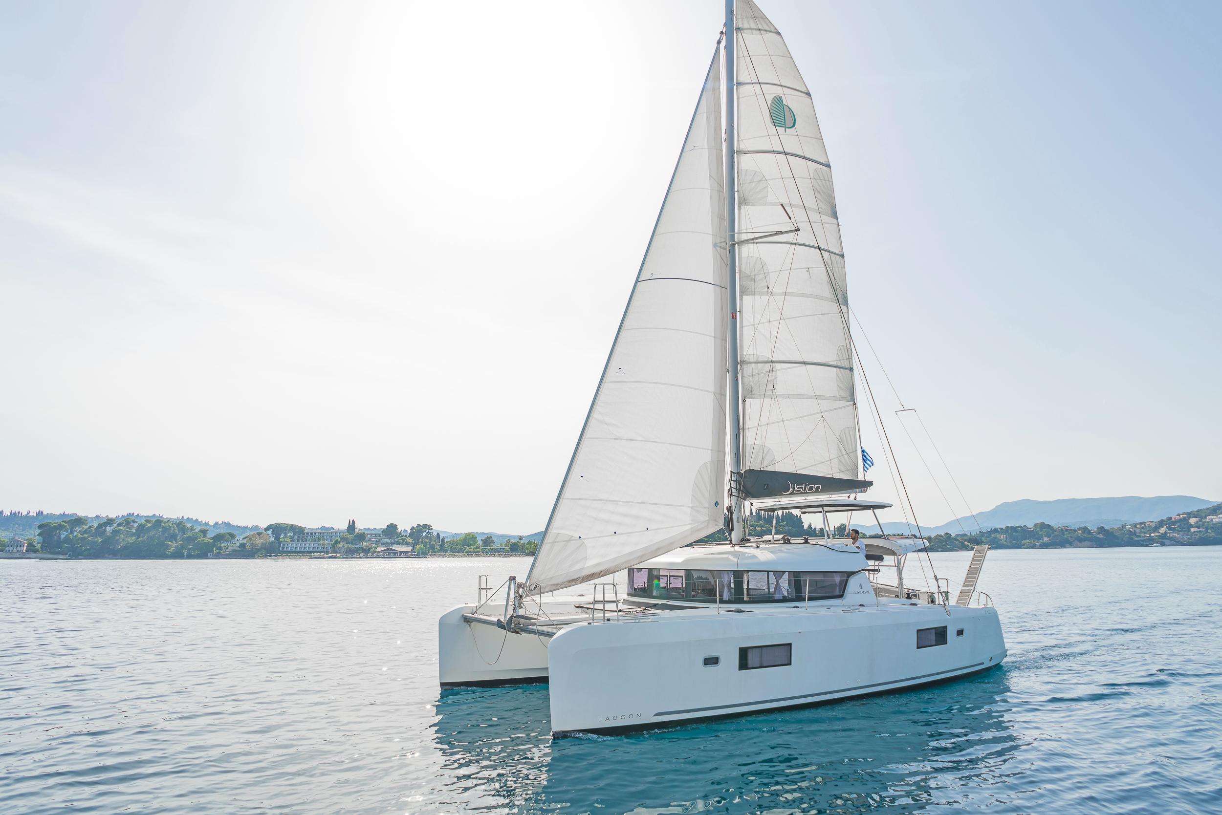 Lagoon 42 - 4 + 2 cab., picture 1