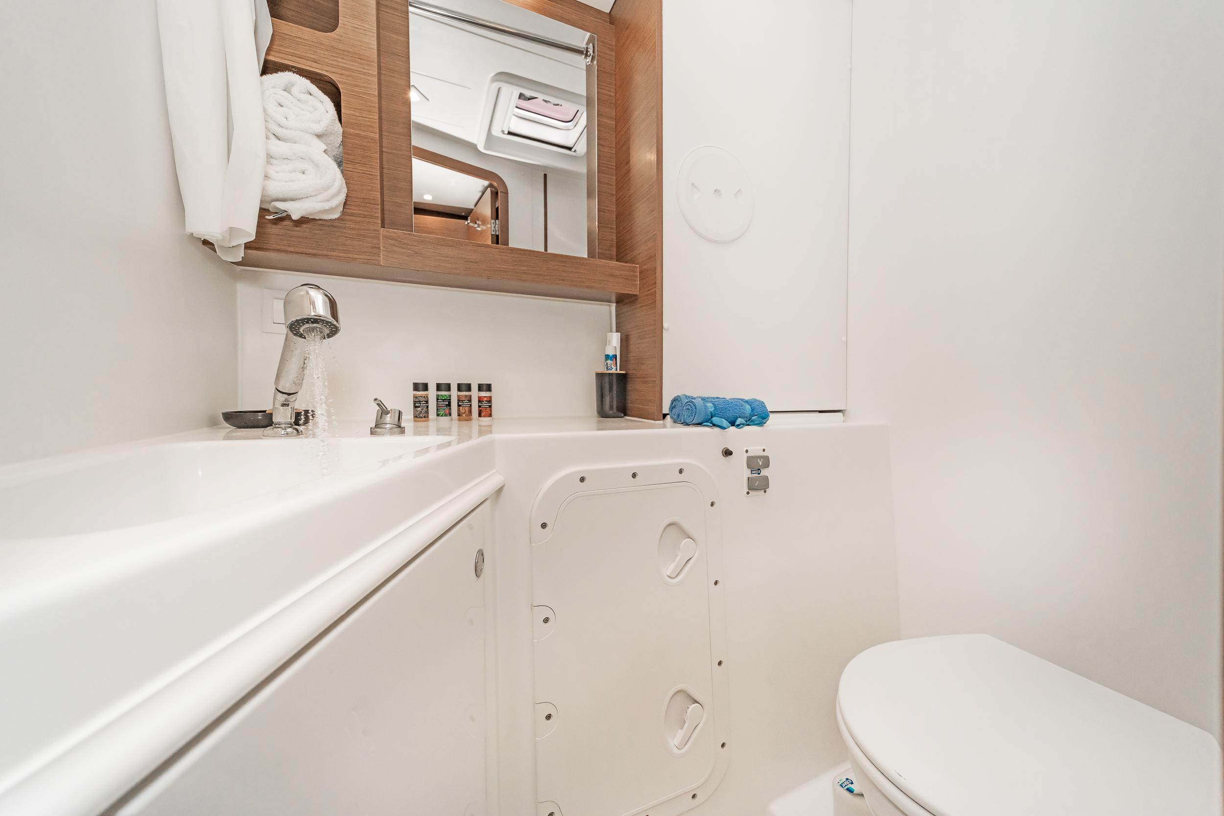 Lagoon 42 - 4 + 2 cab., picture 23