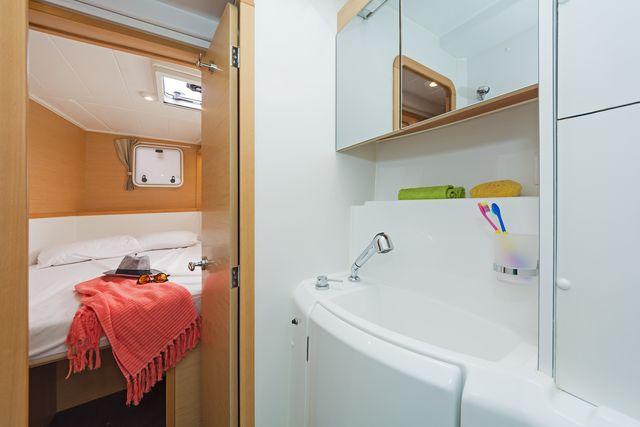 Lagoon 400 S2 - 4 + 2 cab., picture 11