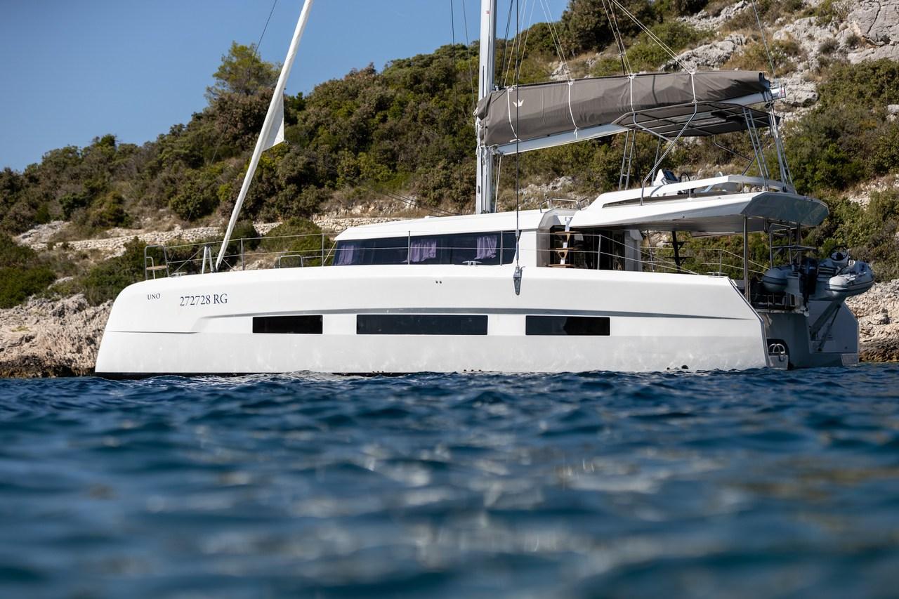 Dufour 48 Catamaran - 5 + 1 cab., picture 1