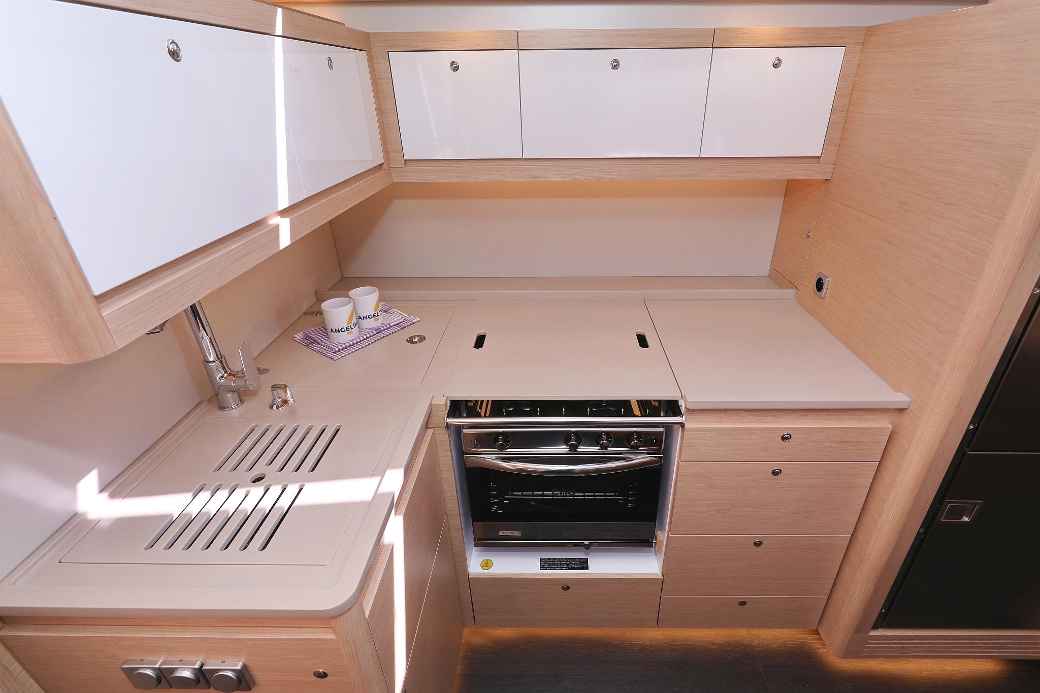 Dufour 470 - 5 cab., picture 20