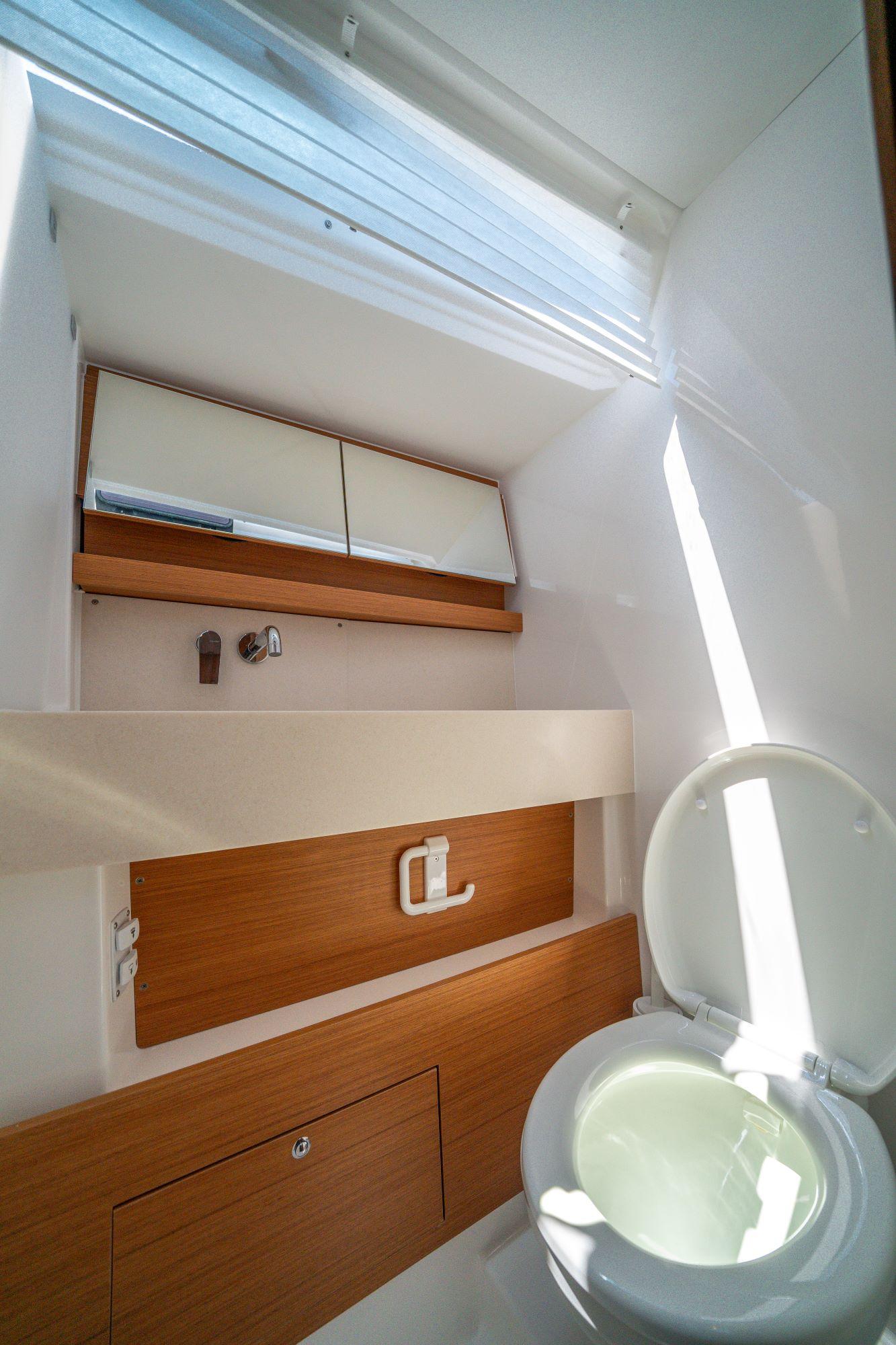 Dufour 470 - 5 cab., picture 20