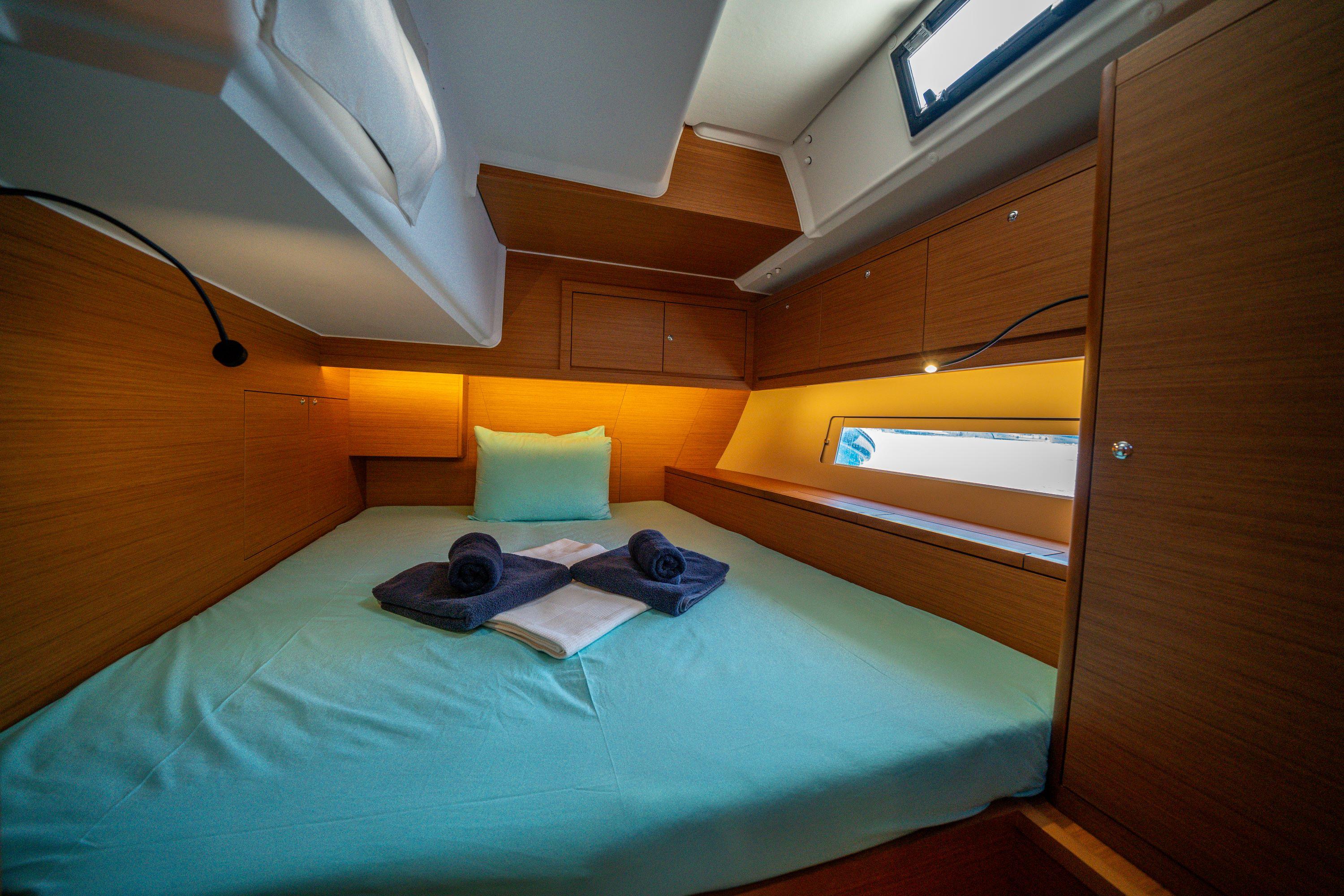 Dufour 470 - 5 cab., picture 17