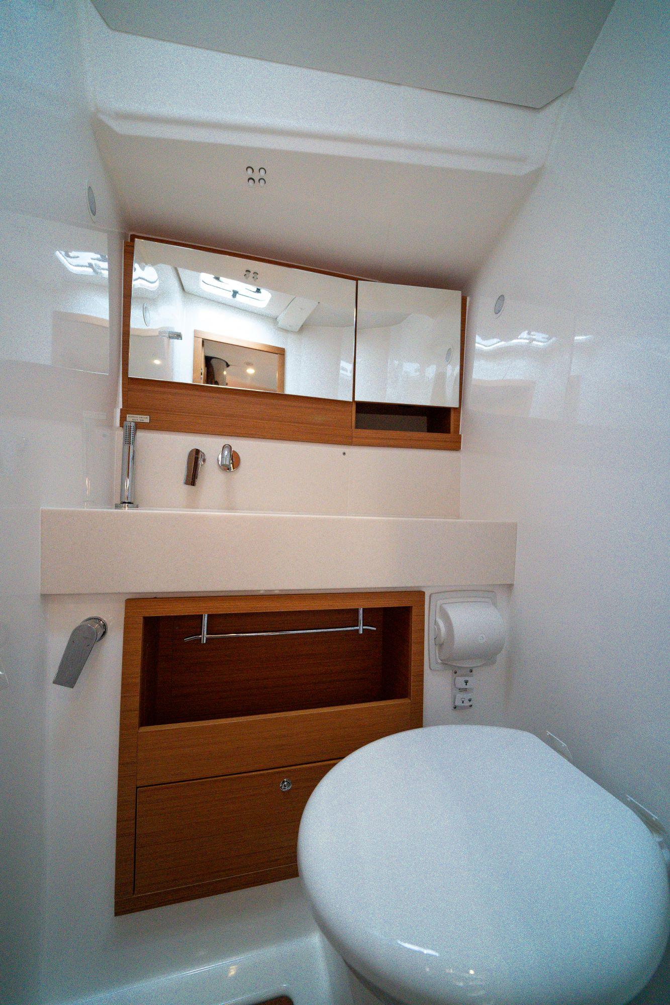 Dufour 470 - 5 cab., picture 22