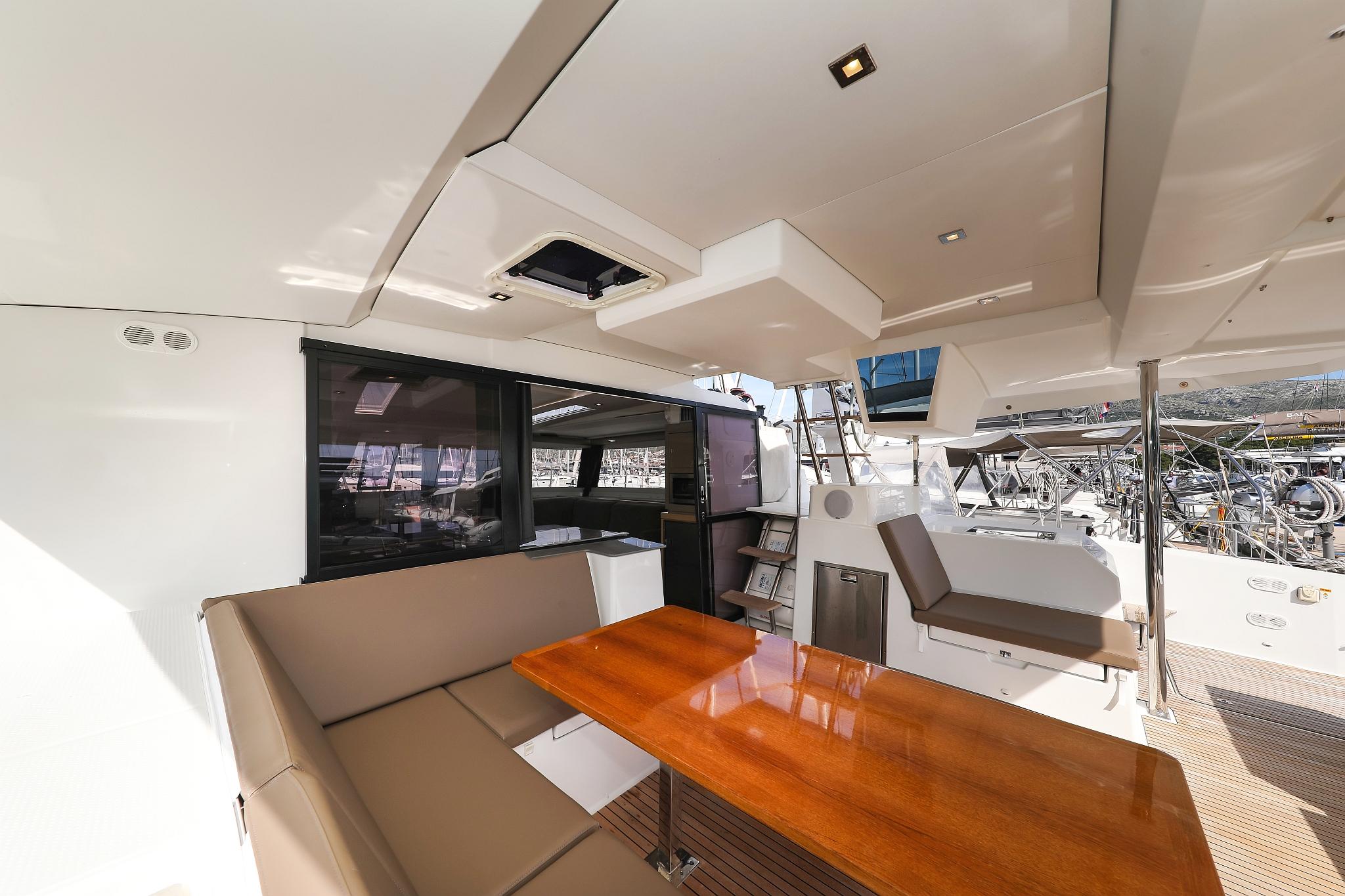 Fountaine Pajot Saona 47 Quintet - 5 + 1 cab., picture 6