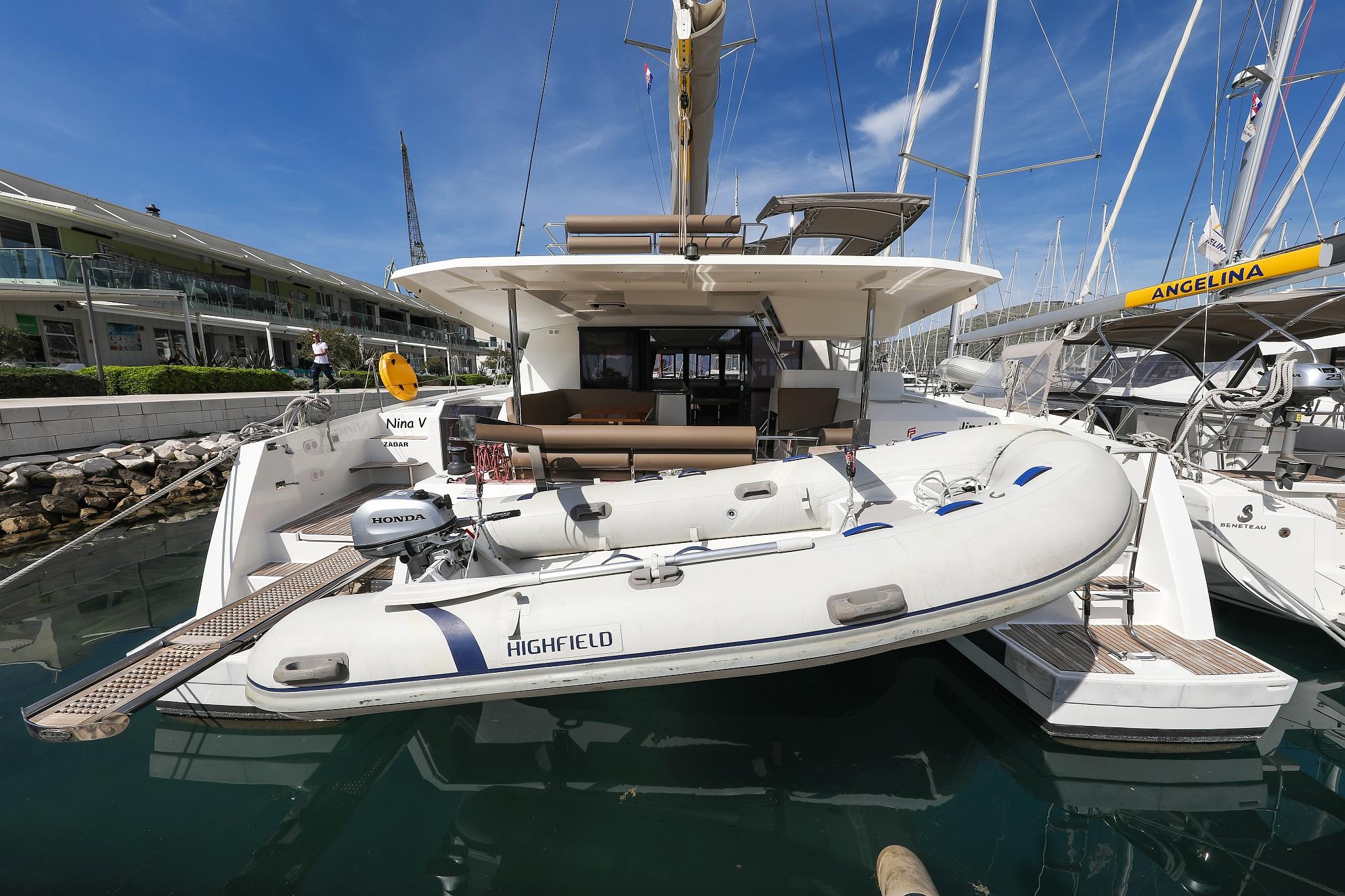Fountaine Pajot Saona 47 Quintet - 5 + 1 cab., picture 1