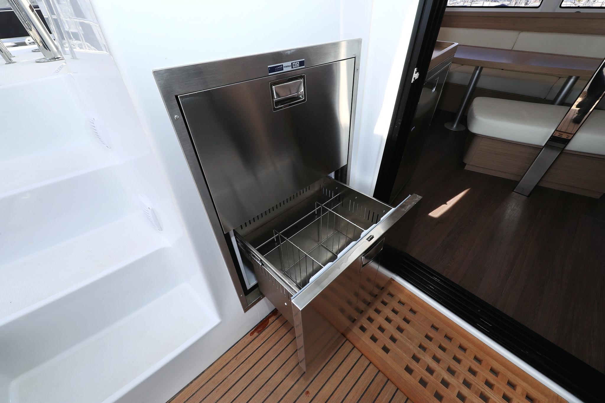 Lagoon 42 - 4 + 2 cab., picture 3