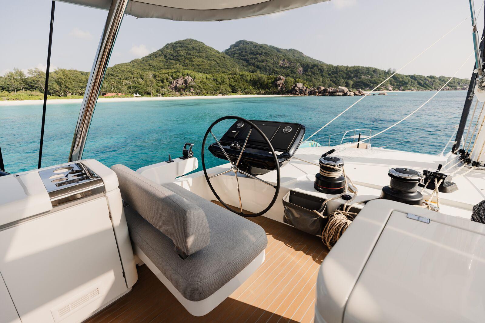 Lagoon Seventy 7, picture 7