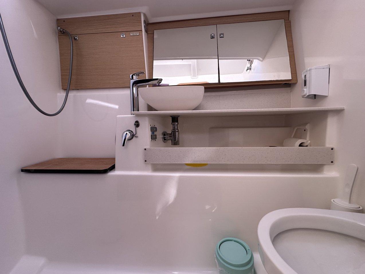 Dufour 430 - 3 cab., picture 6