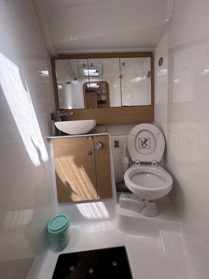 Dufour 430 - 3 cab., picture 5