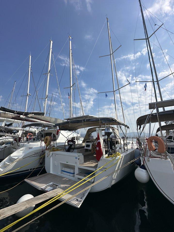 Dufour 430 - 3 cab., picture 1