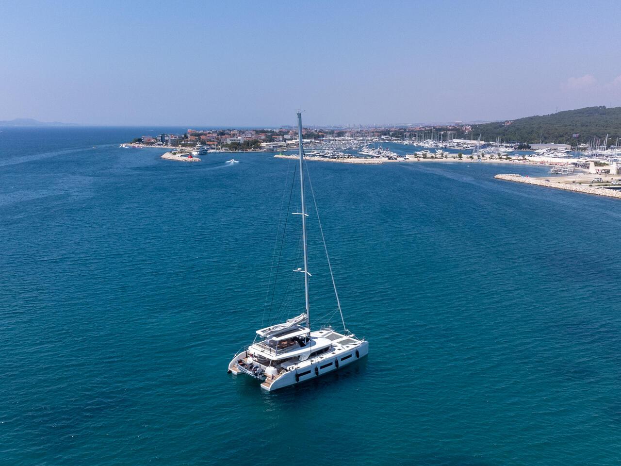 Lagoon Sixty 5, picture 6