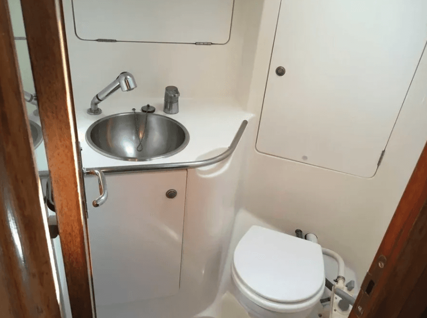 Sun Odyssey 42.2, picture 10