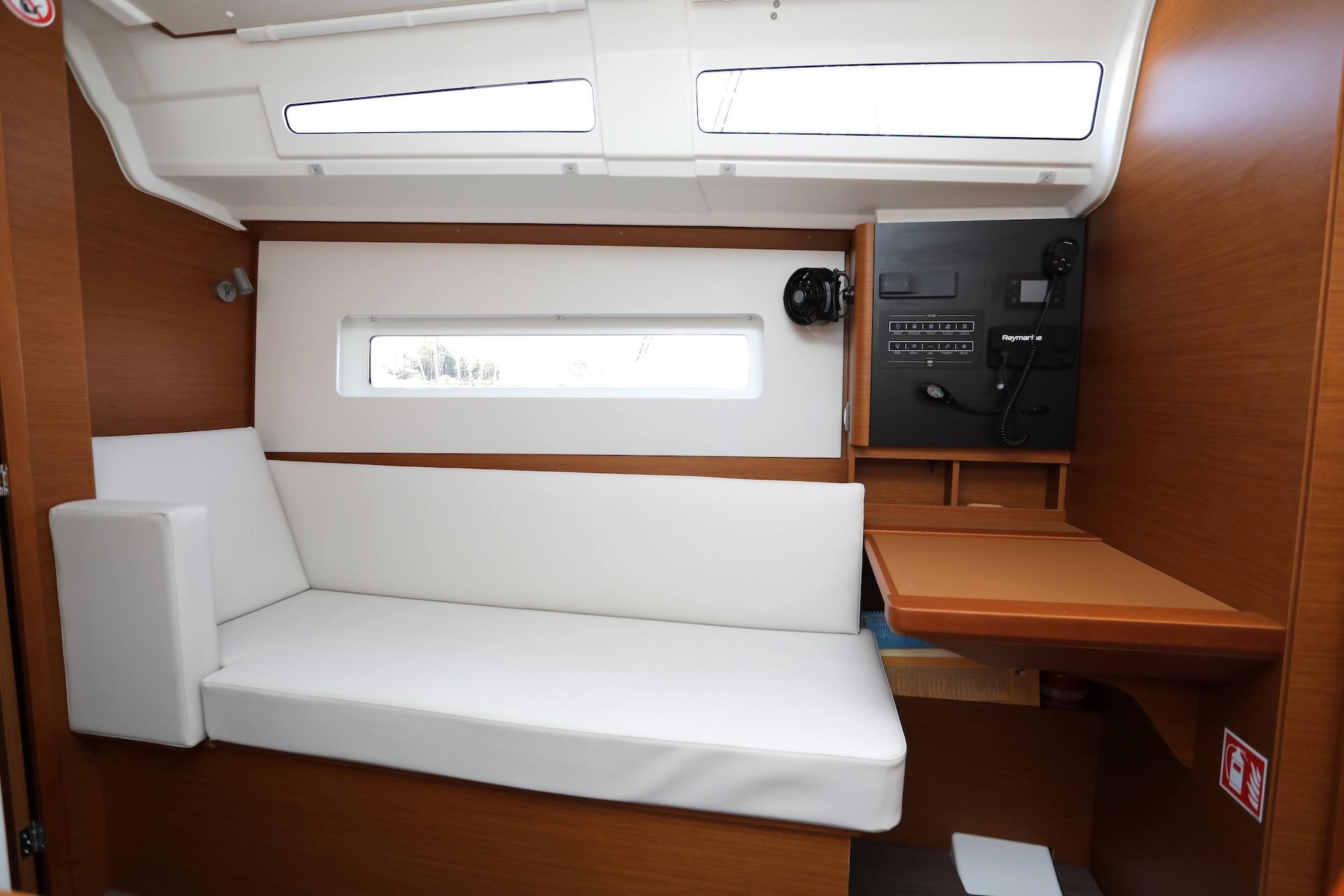Sun Odyssey 380 - 3 cab., picture 8