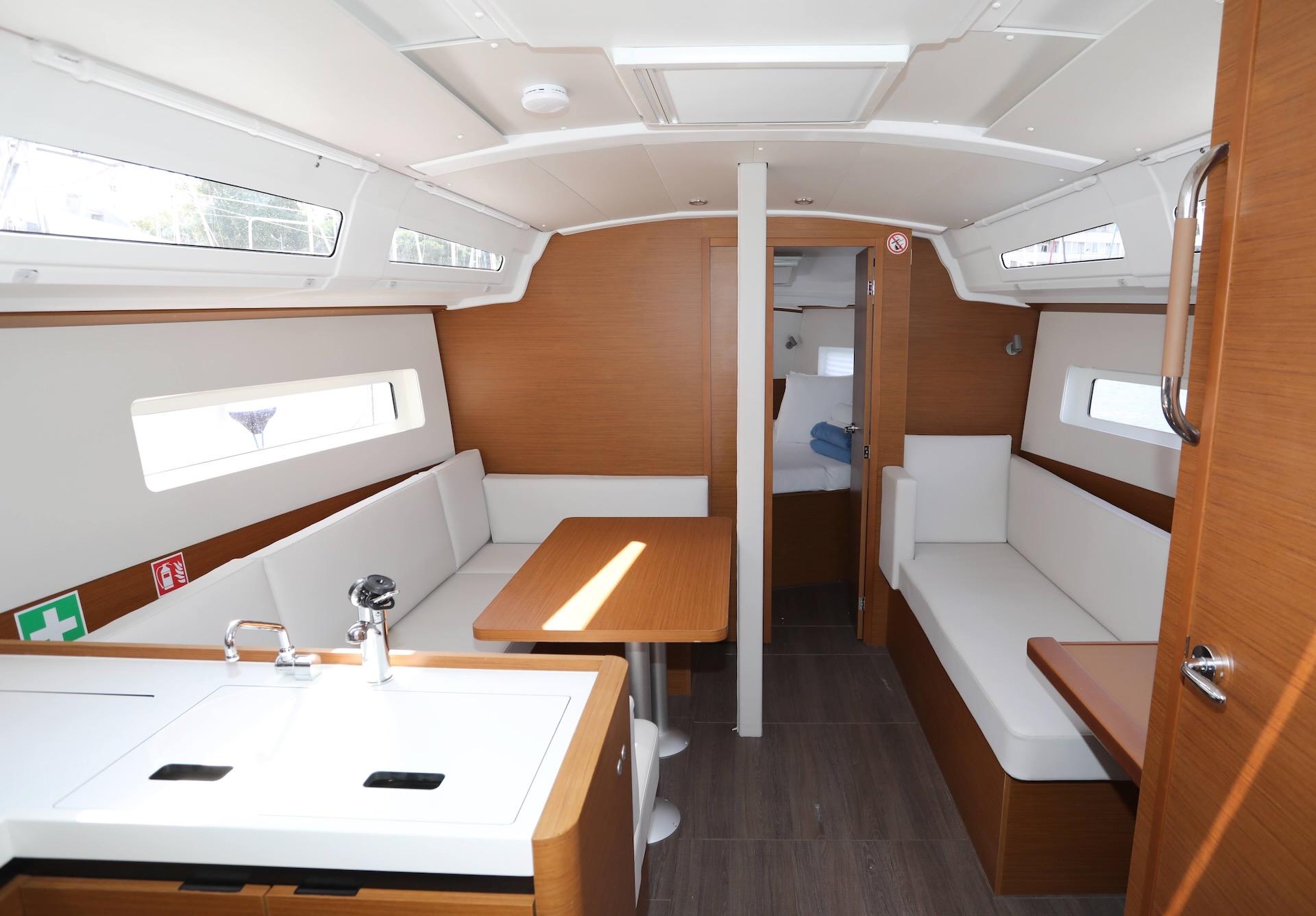 Sun Odyssey 380 - 3 cab., picture 6