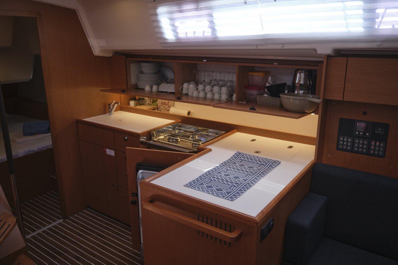 Bavaria C42, picture 11