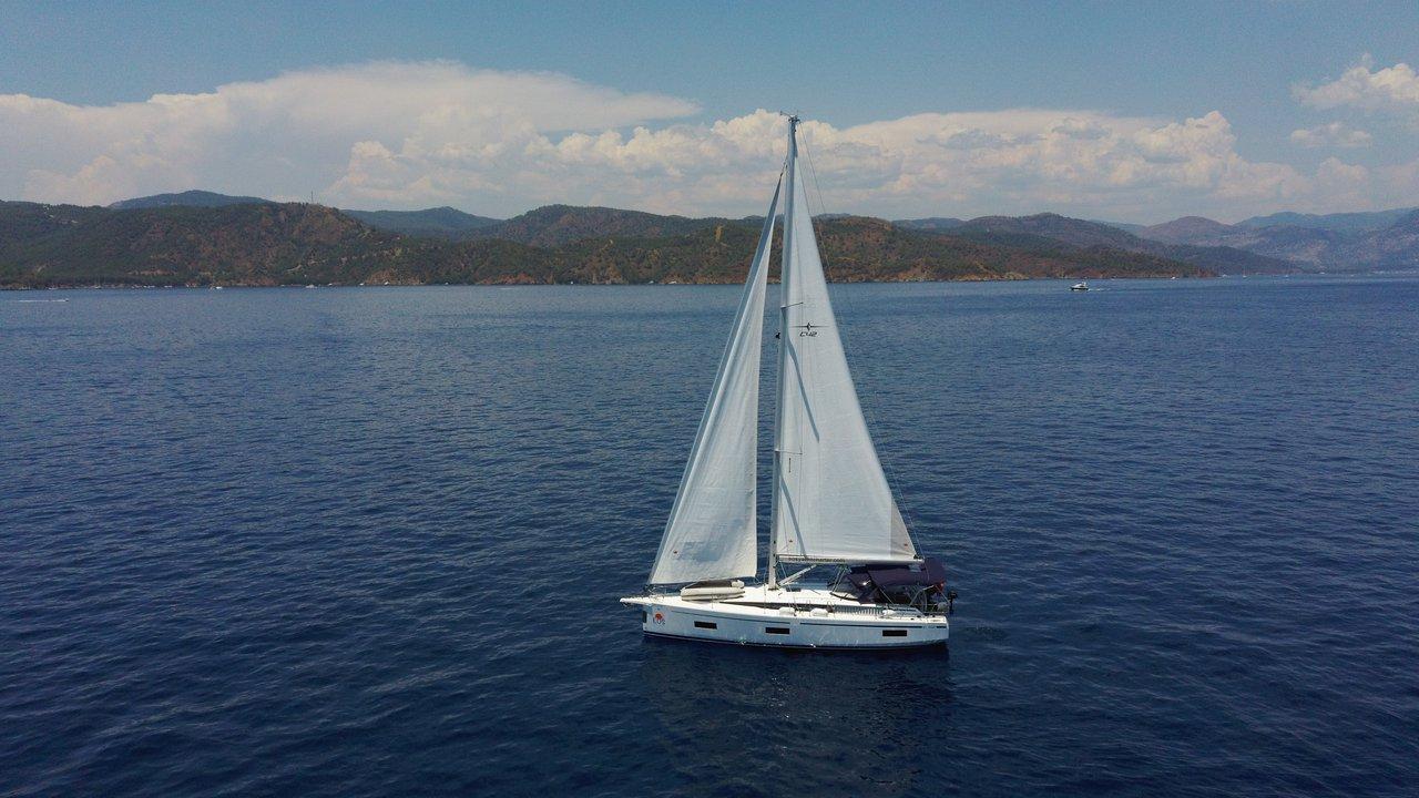 Bavaria C42, picture 1