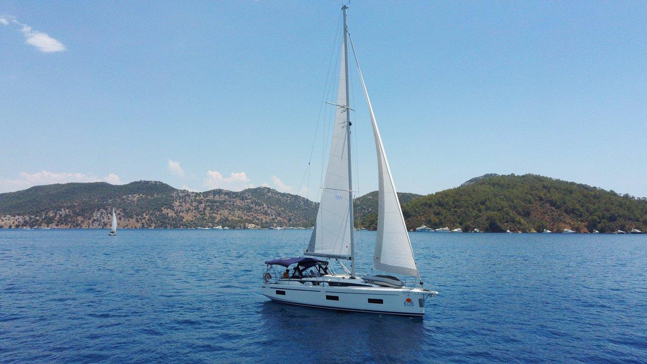 Bavaria C42, picture 3