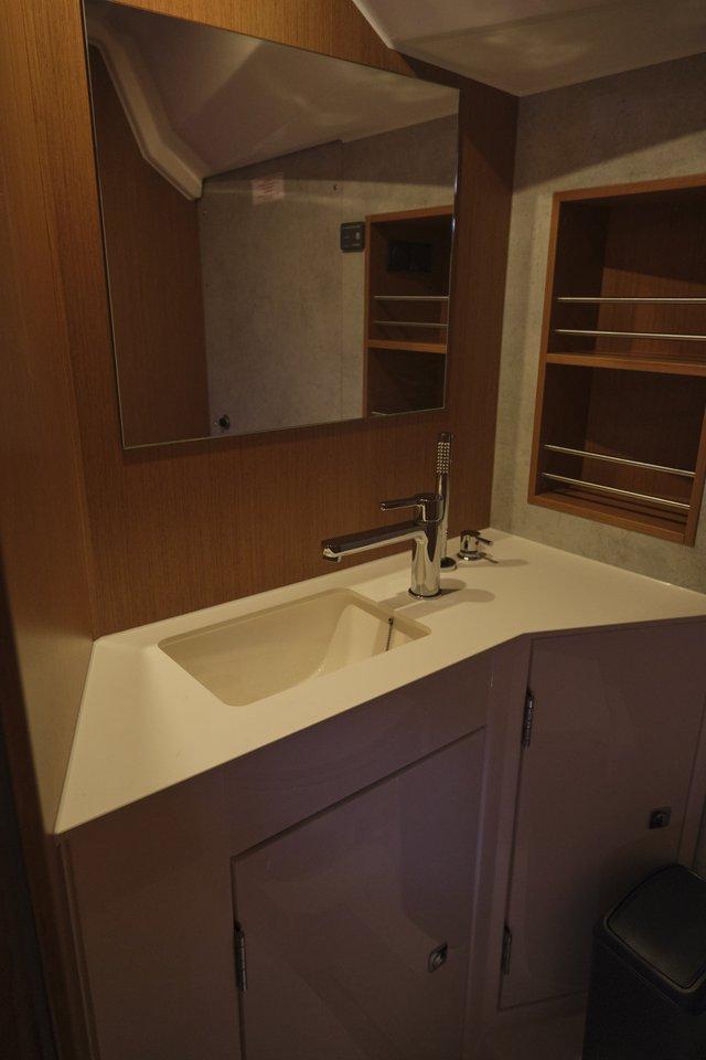 Bavaria C42, picture 17