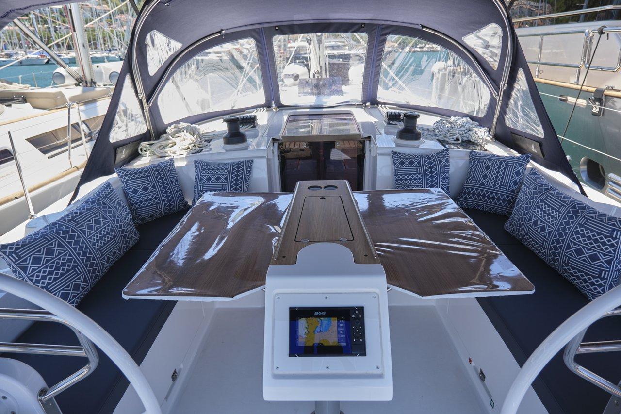 Bavaria C42, picture 6