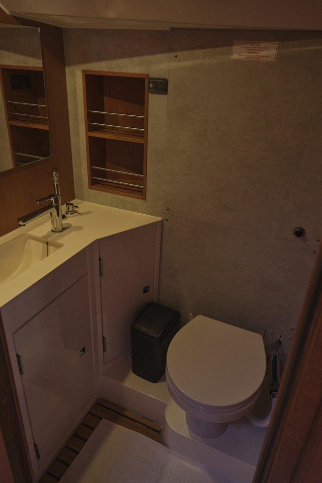 Bavaria C42, picture 18