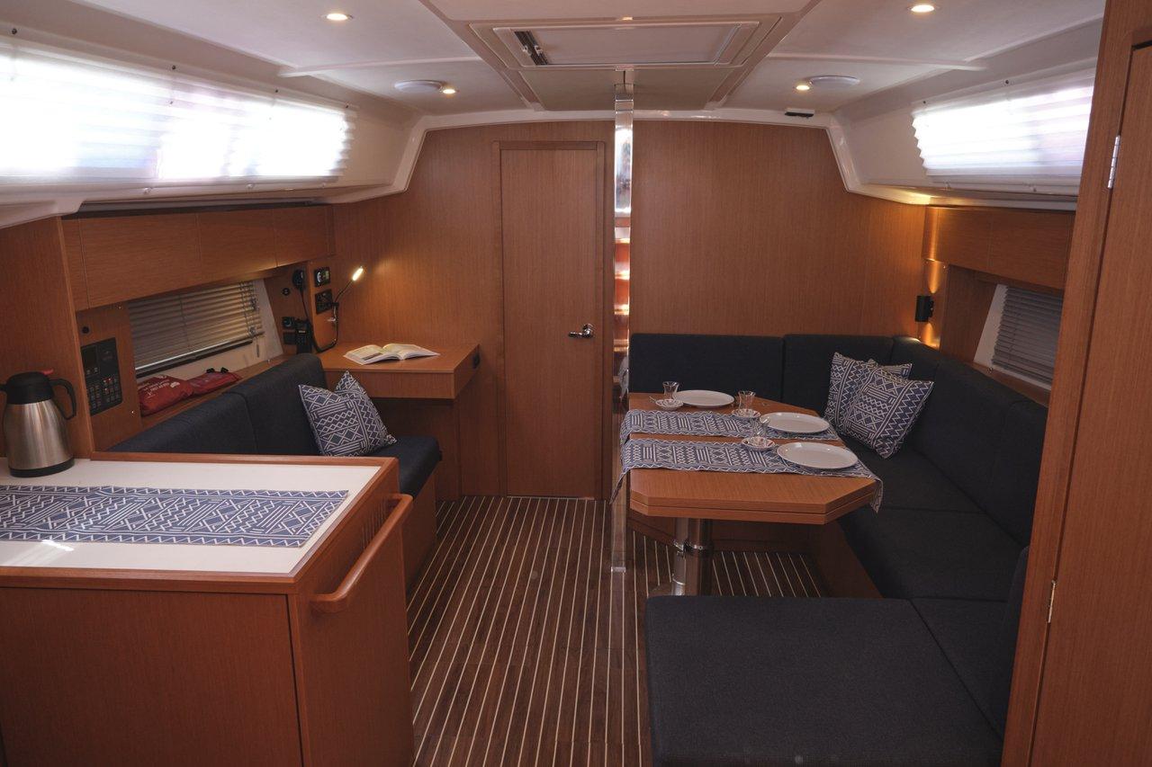 Bavaria C42, picture 8