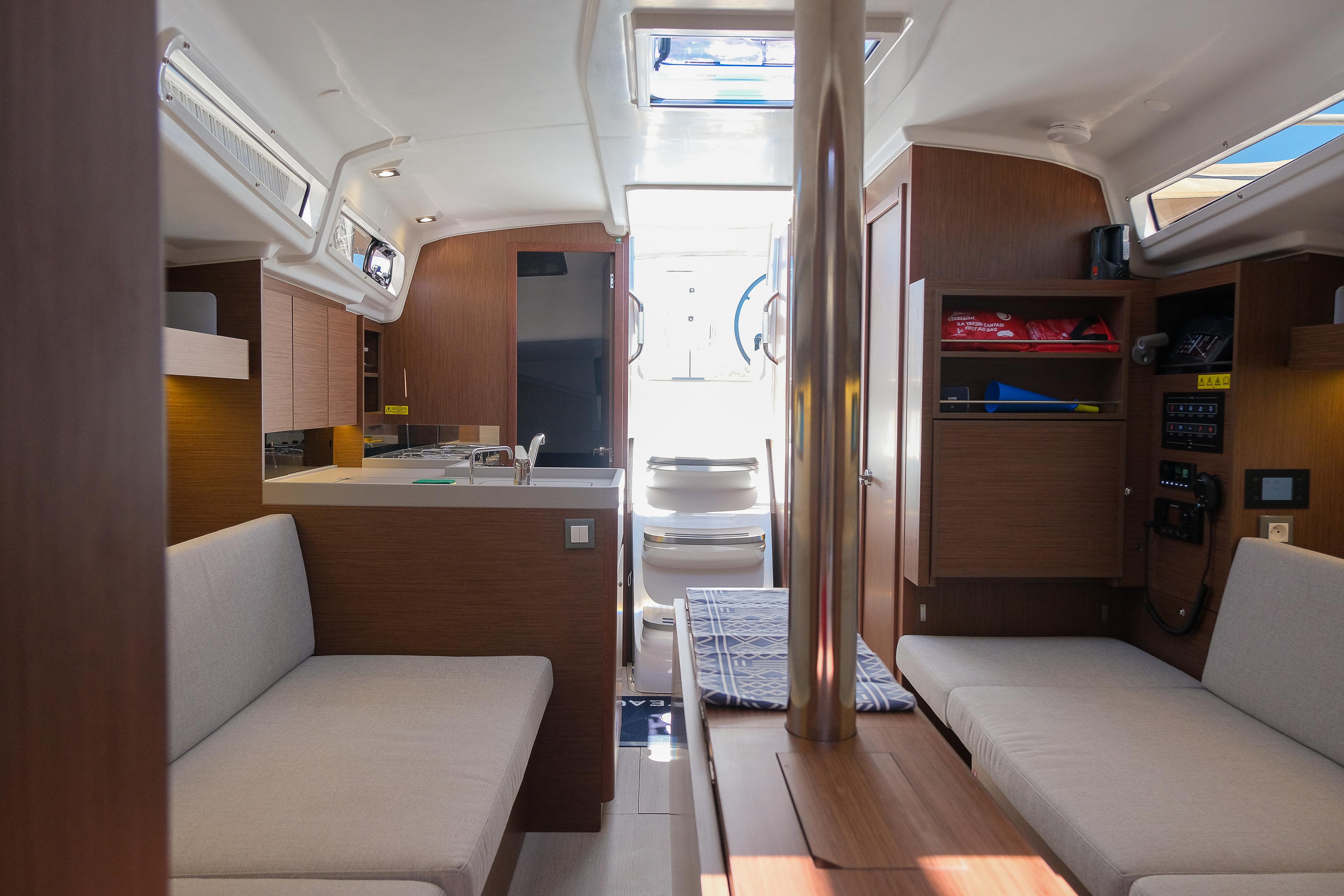 Oceanis 34.1, picture 10