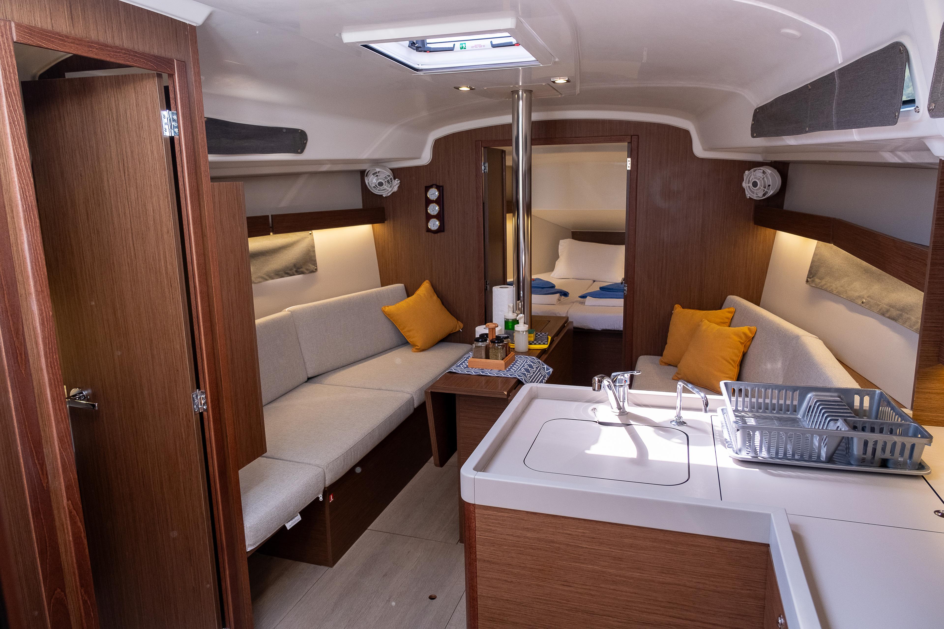 Oceanis 34.1, picture 8