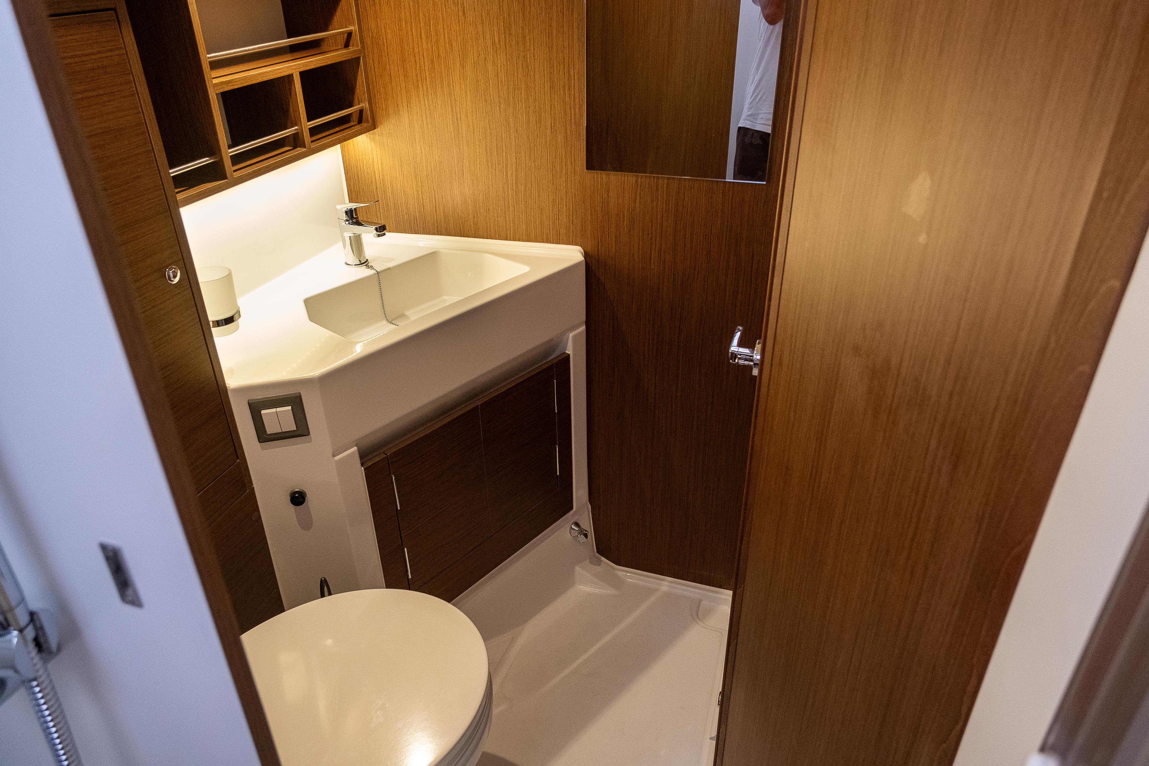 Oceanis 34.1, picture 14