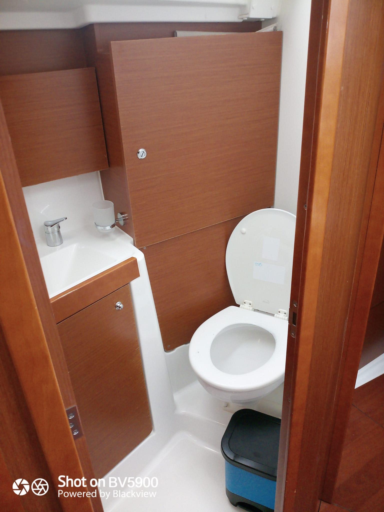 Oceanis 38.1, picture 7