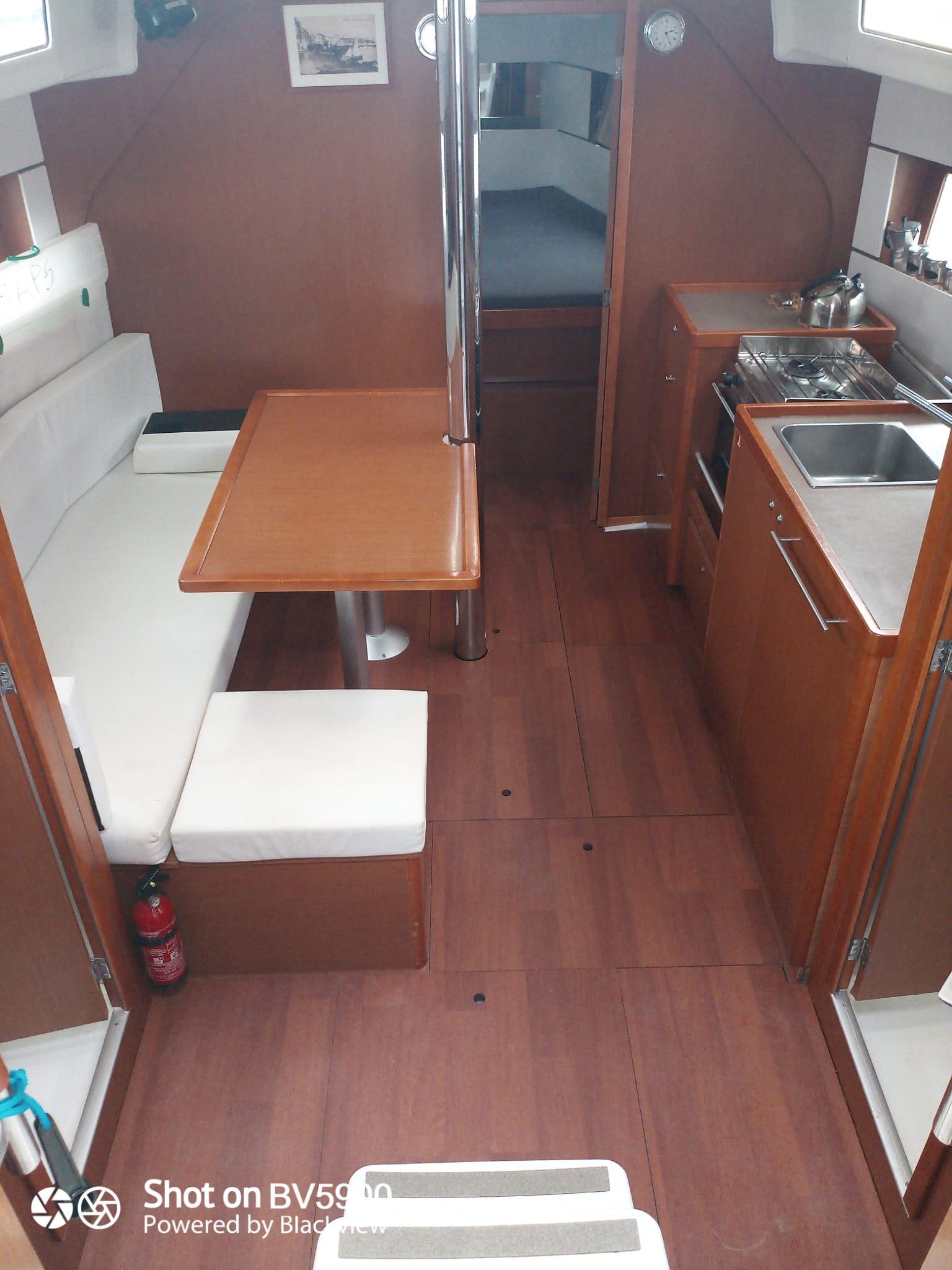 Oceanis 38 - 3 cab., picture 4