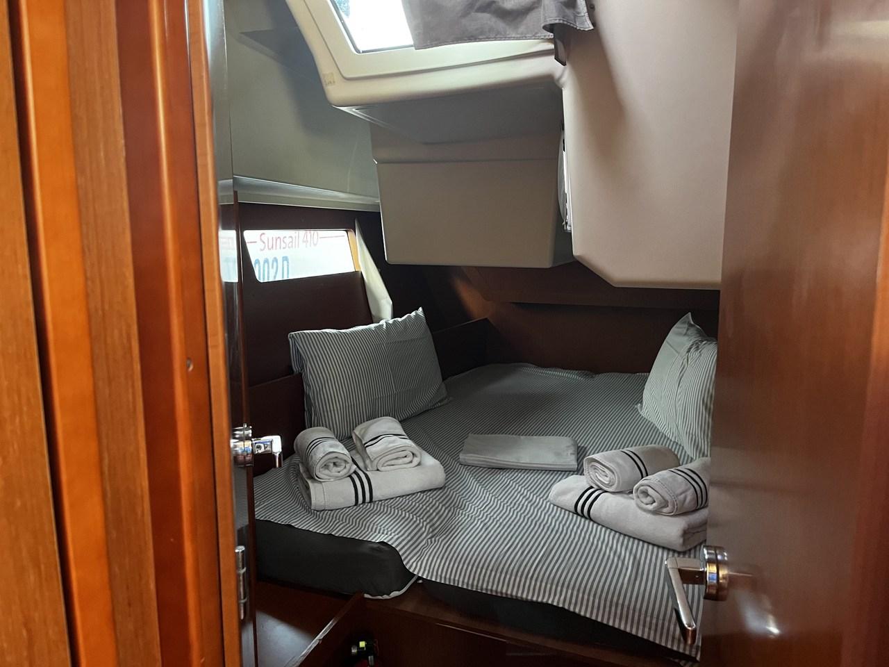 Oceanis 41.1, picture 9