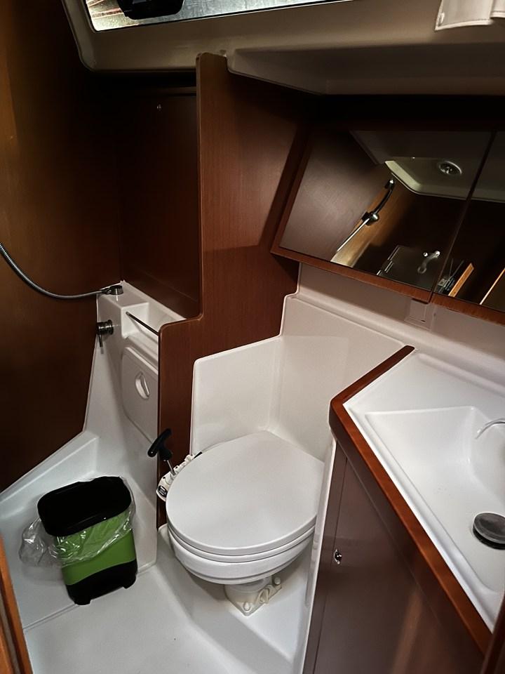 Oceanis 41.1, picture 10