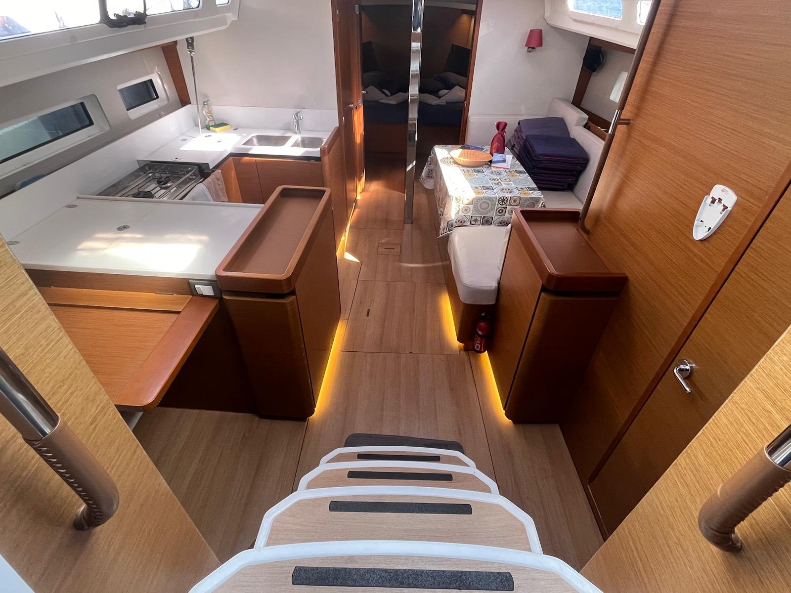 Sun Odyssey 440 - 4 cab., picture 3