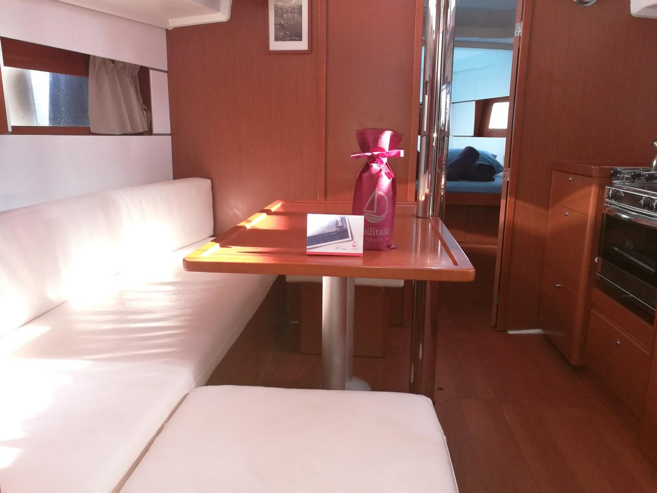 Oceanis 38.1, picture 7