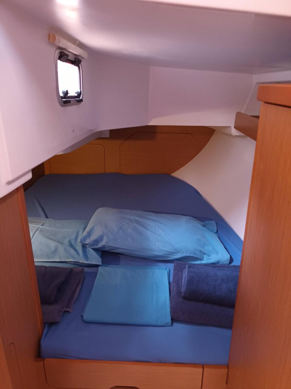 Sun Odyssey 319 - 2 cab., picture 8