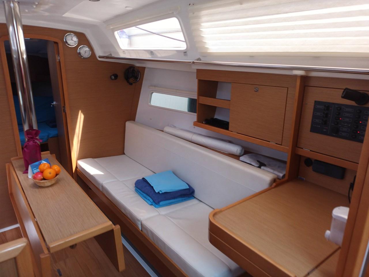 Sun Odyssey 319 - 2 cab., picture 4