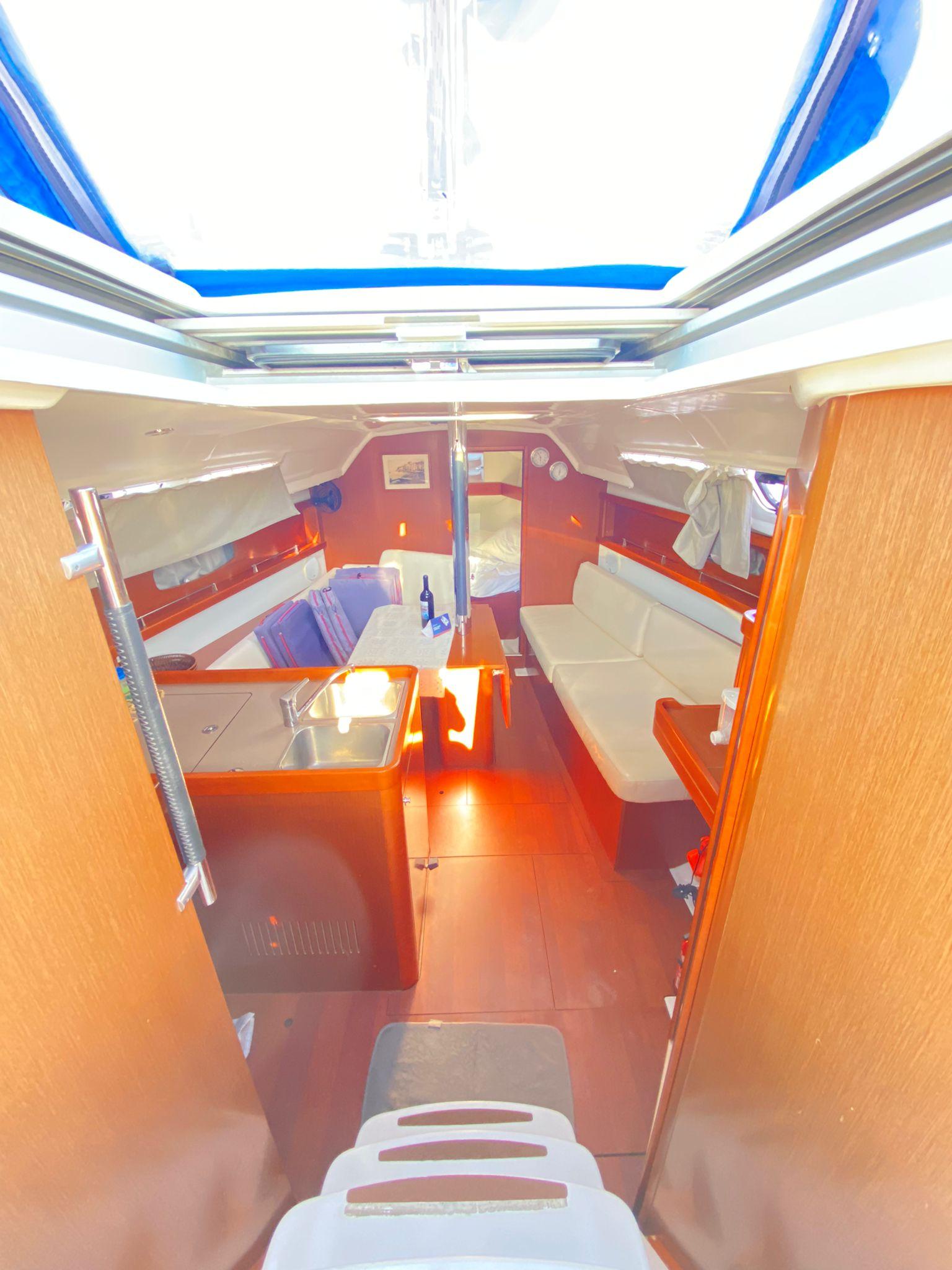 Oceanis 31, picture 5